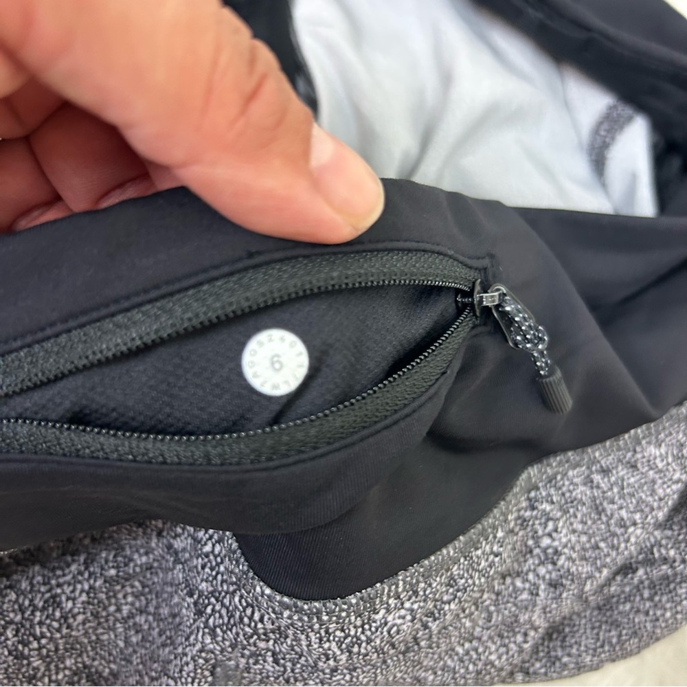 Lululemon Run Times Shorts 4-way stretch 4" size: 6 - Picture 13 of 13